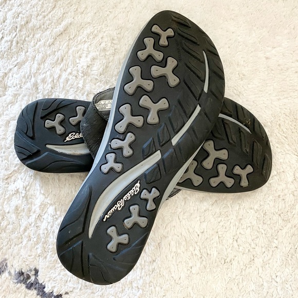 Eddie Bauer Black Flip Flops - Picture 3 of 4